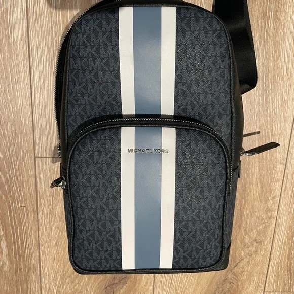 Michael Kors Sling Pack Men’s - Picture 8 of 9